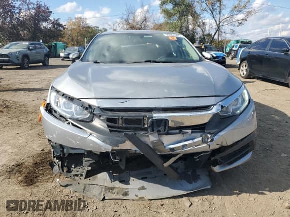 ✅ 2018 Honda Civic LX • VIN: 2HGFC2F5XJH537568 • Lot: 90861065. Wystawiony na Copart z przebiegiem 92 618 mil. Bezpłatny archiwum sprzedaży aukcyjnych z USA i szczegółowy raport historii pojazdu na DreamBid. Zdjęcie 5.