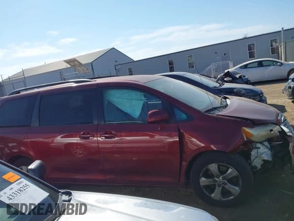 ✅ 2013 Toyota Sienna LE AAS • VIN: 5TDKK3DCXDS327016 • Лот: 43321886. Опубликован ранее на IAAI с пробегом 190 552 миль. Бесплатный доступ к архиву аукционных продаж из США и подробный отчёт об истории автомобиля на DreamBid. Изображение 14.