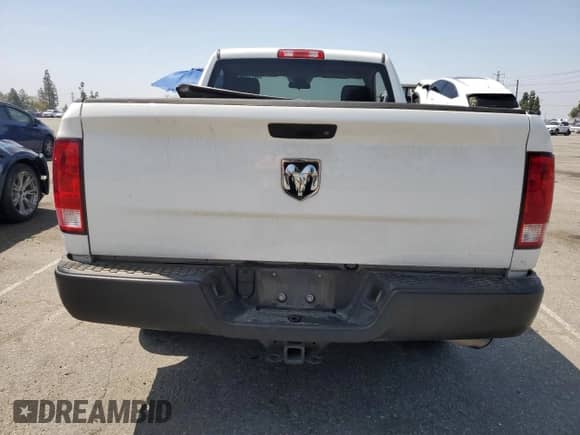 2017 Ram 1500 Tradesman z VIN 3C6JR6AG1HG791498, wystawiony jako Copart lot #60173345 z przebiegiem 89 814 mil mil oraz Szkoda całkowita • Salvage title. Historia ofert i sprzedaży dostępna na DreamBid. Obrazek 6.