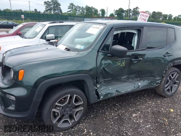 ✅ 2021 Jeep Renegade Freedom • VIN: ZACNJDAB4MPM81894 • Lot: 42631696. Wystawiony na IAAI z przebiegiem 47 264 mil. Bezpłatny archiwum sprzedaży aukcyjnych z USA i szczegółowy raport historii pojazdu na DreamBid. Zdjęcie 6.