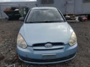 ✅ 2009 Hyundai Accent Auto GS • VIN: KMHCM36C99U112608 • Lot: 92350775. Wystawiony na Copart z przebiegiem 88 183 mil. Bezpłatny archiwum sprzedaży aukcyjnych z USA i szczegółowy raport historii pojazdu na DreamBid. Zdjęcie 5.