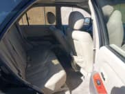 ✅ 2001 Lexus RX 300 • VIN: JTJHF10U510175840 • Lot: 43505142. Wystawiony na IAAI z przebiegiem 107 397 mil. Bezpłatny archiwum sprzedaży aukcyjnych z USA i szczegółowy raport historii pojazdu na DreamBid. Zdjęcie 8.