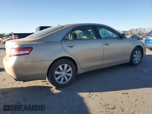 2011 Toyota Camry LE z VIN 4T1BF3EK0BU766627, wystawiony jako Copart lot #43193385 z przebiegiem 161 539 mil mil oraz Szkoda całkowita • Salvage title. Historia ofert i sprzedaży dostępna na DreamBid. Obrazek 3.