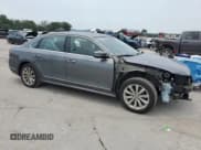 ✅ 2013 Volkswagen Passat SEL • VIN: 1VWCH7A39DC086174 • Lot: 60427615. Wystawiony na Copart z przebiegiem 132 254 mil. Bezpłatny archiwum sprzedaży aukcyjnych z USA i szczegółowy raport historii pojazdu na DreamBid. Zdjęcie 4.