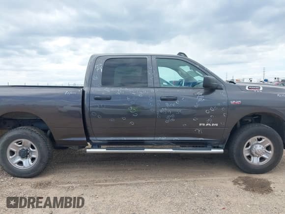 ✅ 2019 Ram 2500 Tradesman • VIN: 3C6UR5CJ5KG640333 • Lot: 42871264. Wystawiony na IAAI z przebiegiem 95 226 mil. Bezpłatny archiwum sprzedaży aukcyjnych z USA i szczegółowy raport historii pojazdu na DreamBid. Zdjęcie 13.