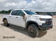 ✅ 2025 Chevrolet Silverado 1500 ZR2 • VIN: 3GCUKHEL0SG257140 • Лот: 61436555. Опубликован ранее на Copart с пробегом 2 071 миль. Бесплатный доступ к архиву аукционных продаж из США и подробный отчёт об истории автомобиля на DreamBid. Изображение 4.