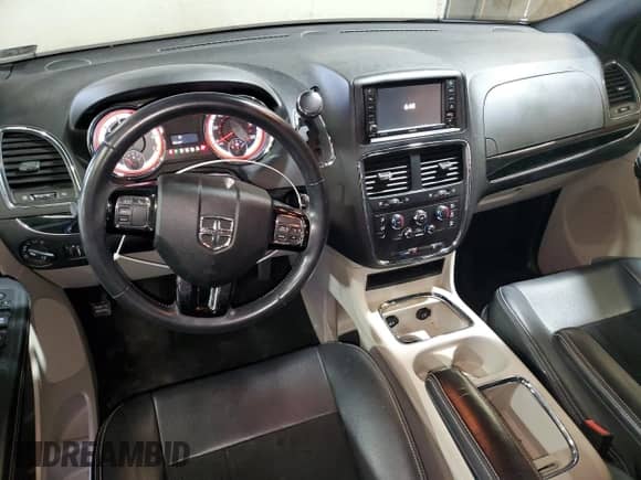 2018 Dodge Grand Caravan SXT z VIN 2C4RDGCG0JR205709, wystawiony jako Copart lot #90036005 z przebiegiem 83 321 mil mil oraz Szkoda całkowita • Salvage title. Historia ofert i sprzedaży dostępna na DreamBid. Obrazek 8.