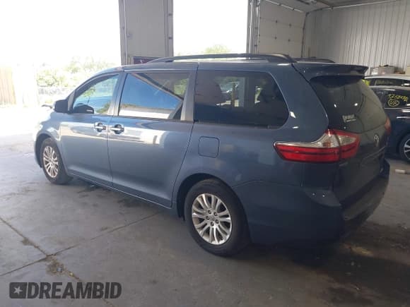 ✅ 2017 Toyota Sienna XLE Auto Access Seat • VIN: 5TDYZ3DC3HS887696 • Lot: 42630207. Listed on IAAI with 76,997 mi. Free auction sales archive from the USA and detailed vehicle history report at DreamBid. Image 3.