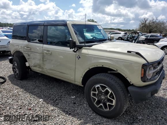 ✅ 2025 Ford Bronco Outer Banks • VIN: 1FMEE8BPXSLA68142 • Lot: 69433225. Listed on Copart with 3,053 mi. Free auction sales archive from the USA and detailed vehicle history report at DreamBid. Image 4.