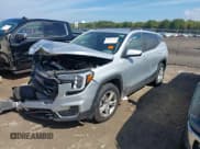 ✅ 2022 GMC Terrain SLE • VIN: 3GKALTEV6NL111006 • Лот: 43282110. Опубликован ранее на IAAI с пробегом 56 069 миль. Бесплатный доступ к архиву аукционных продаж из США и подробный отчёт об истории автомобиля на DreamBid. Изображение 2.