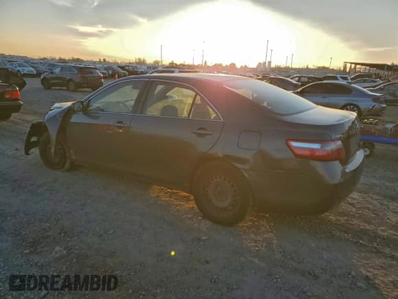 ✅ 2007 Toyota Camry LE • VIN: 4T1BE46K07U721105 • Lot: 95002155. Wystawiony na Copart z przebiegiem 277 854 mil. Bezpłatny archiwum sprzedaży aukcyjnych z USA i szczegółowy raport historii pojazdu na DreamBid. Zdjęcie 2.