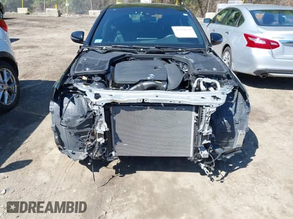 ✅ 2020 Mercedes-Benz C 300 • VIN: W1KWF8EB1LR594590 • Lot: 42999649. Wystawiony na IAAI z przebiegiem 40 651 mil. Bezpłatny archiwum sprzedaży aukcyjnych z USA i szczegółowy raport historii pojazdu na DreamBid. Zdjęcie 6.