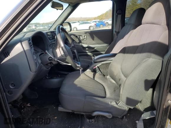 ✅ 2004 Chevrolet S-10 LS • VIN: 1GCDT13X44K147701 • Лот: 87379474. Опубликован ранее на Copart с пробегом 151 106 миль. Бесплатный доступ к архиву аукционных продаж из США и подробный отчёт об истории автомобиля на DreamBid. Изображение 7.