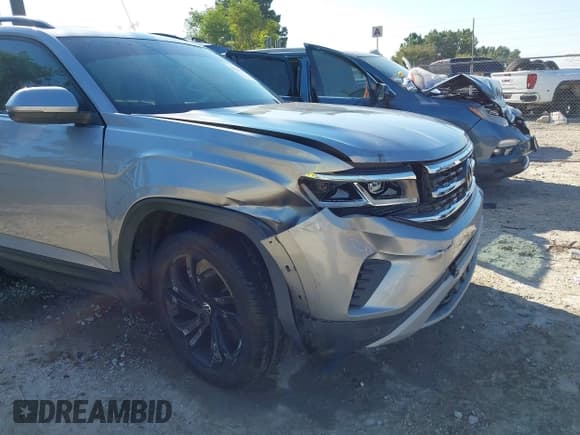 ✅ 2022 Volkswagen Atlas SE • VIN: 1V2JR2CAXNC533276 • Lot: 43341015. Listed on IAAI with 56,214 mi. Free auction sales archive from the USA and detailed vehicle history report at DreamBid. Image 6.