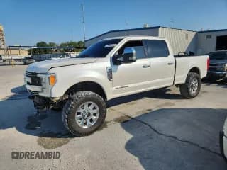 ✅ 2017 Ford F-250 Lariat • VIN: 1FT7W2BT8HEB13239 • Lot: 71843545. Wystawiony na Copart z przebiegiem 156 339 mil. Bezpłatny archiwum sprzedaży aukcyjnych z USA i szczegółowy raport historii pojazdu na DreamBid. Zdjęcie 1.