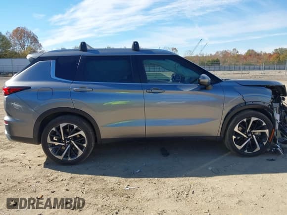 ✅ 2023 Mitsubishi Outlander SE • VIN: JA4J4UA89PZ012569 • Lot: 43594840. Wystawiony na IAAI z przebiegiem 33 549 mil. Bezpłatny archiwum sprzedaży aukcyjnych z USA i szczegółowy raport historii pojazdu na DreamBid. Zdjęcie 13.