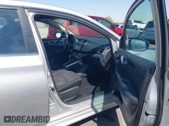 ✅ 2017 Nissan Sentra S • VIN: 3N1AB7AP2HY365481 • Lot: 42923465. Wystawiony na IAAI z przebiegiem 80 628 mil. Bezpłatny archiwum sprzedaży aukcyjnych z USA i szczegółowy raport historii pojazdu na DreamBid. Zdjęcie 5.