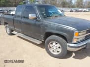 ✅ 1992 Chevrolet Silverado 1500 • VIN: 2GCEK19K1N1105863 • Лот: 41673864. Опубликован ранее на IAAI с пробегом 512 987 миль. Бесплатный доступ к архиву аукционных продаж из США и подробный отчёт об истории автомобиля на DreamBid. Изображение 1.