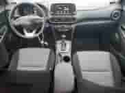 2021 Hyundai Kona SEL z VIN KM8K2CAA6MU741999, wystawiony jako Copart lot #62688565 z przebiegiem 26 536 mil mil oraz Szkoda całkowita • Salvage title. Historia ofert i sprzedaży dostępna na DreamBid. Obrazek 8.