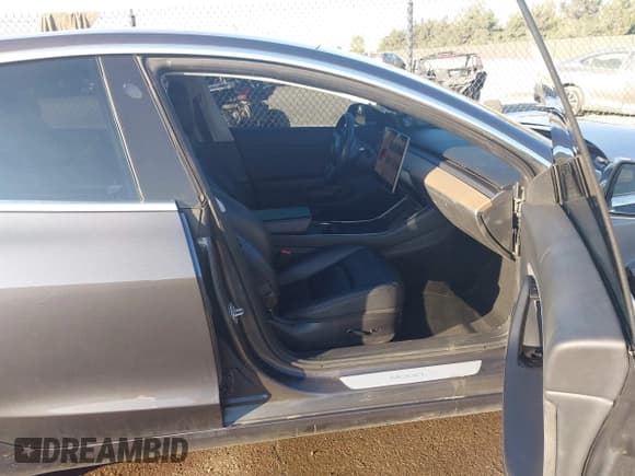 ✅ 2018 Tesla Model 3 Long Range Battery • VIN: 5YJ3E1EB4JF181007 • Lot: 43580607. Wystawiony na IAAI z przebiegiem 109 942 mil. Bezpłatny archiwum sprzedaży aukcyjnych z USA i szczegółowy raport historii pojazdu na DreamBid. Zdjęcie 5.