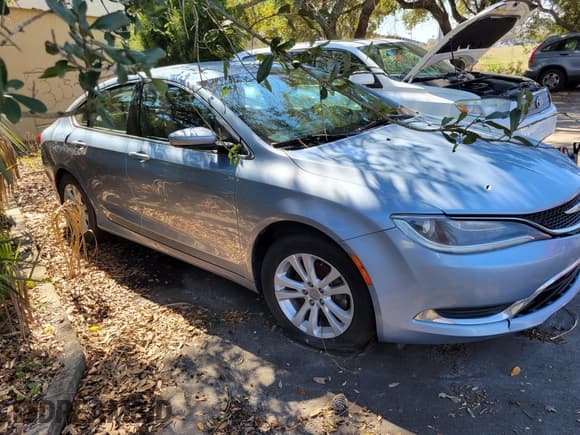 ✅ 2015 Chrysler 200 Limited • VIN: 1C3CCCAB0FN656088 • Лот: 42727369. Опубликован ранее на IAAI с пробегом 154 091 миль. Бесплатный доступ к архиву аукционных продаж из США и подробный отчёт об истории автомобиля на DreamBid. Изображение 2.
