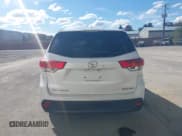 ✅ 2018 Toyota Highlander XLE • VIN: 5TDJZRFH2JS487986 • Lot: 43550696. Listed on IAAI with 153,343 mi. Free auction sales archive from the USA and detailed vehicle history report at DreamBid. Image 17.