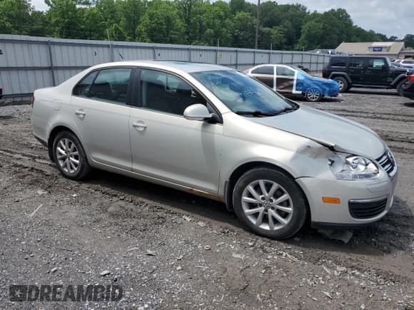 ✅ 2010 Volkswagen Jetta Limited Edition • VIN: 3VWRZ7AJ2AM158879 • Lot: 61483065. Wystawiony na Copart z przebiegiem 146 206 mil. Bezpłatny archiwum sprzedaży aukcyjnych z USA i szczegółowy raport historii pojazdu na DreamBid. Zdjęcie 4.
