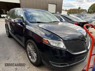 ✅ 2016 Lincoln MKT EcoBoost • VIN: 2LMHJ5AT1GBL01391 • Lot: 90398245. Wystawiony na Copart z przebiegiem 267 541 mil. Bezpłatny archiwum sprzedaży aukcyjnych z USA i szczegółowy raport historii pojazdu na DreamBid. Zdjęcie 1.