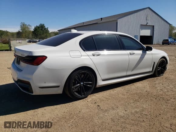 ✅ 2022 BMW 7 Series 750i xDrive • VIN: WBA7U2C01NCH40544 • Lot: 84588525. Listed on Copart with 81,909 mi. Free auction sales archive from the USA and detailed vehicle history report at DreamBid. Image 3.