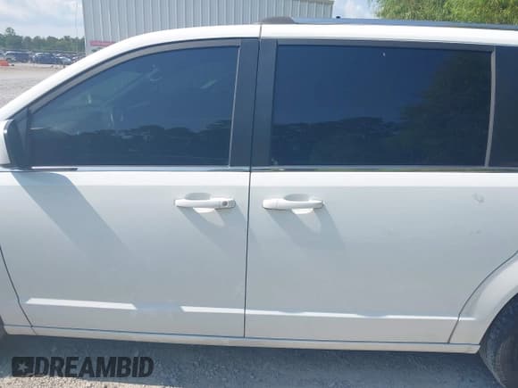 ✅ 2020 Dodge Grand Caravan SXT • VIN: 2C4RDGCG9LR161289 • Лот: 43004770. Опубликован ранее на IAAI с пробегом 114 649 миль. Бесплатный доступ к архиву аукционных продаж из США и подробный отчёт об истории автомобиля на DreamBid. Изображение 15.