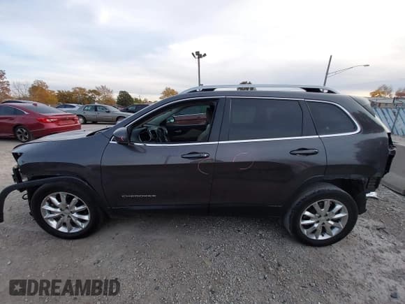 ✅ 2016 Jeep Cherokee Limited • VIN: 1C4PJMDS2GW212761 • Lot: 43636535. Wystawiony na IAAI z przebiegiem 88 007 mil. Bezpłatny archiwum sprzedaży aukcyjnych z USA i szczegółowy raport historii pojazdu na DreamBid. Zdjęcie 14.