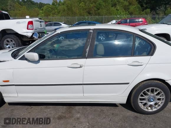 1999 BMW 3 Series 323i с VIN WBAAM3335XFP50739, выставлен на аукционе IAAI как лот 43147373 с пробегом Не указан миль и . История ставок и продаж доступна на DreamBid. Изображение 14.