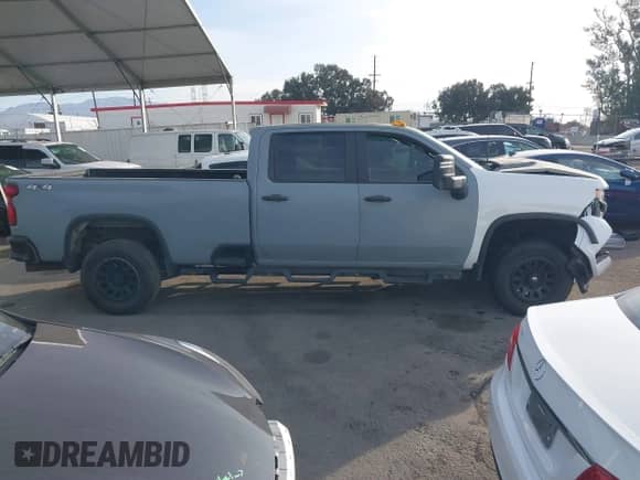2020 Chevrolet Silverado 2500HD Work Truck z VIN 1GC1YLEY3LF274761, wystawiony jako IAAI lot #40893959 z przebiegiem 191 742 mil mil oraz . Historia ofert i sprzedaży dostępna na DreamBid. Obrazek 13.