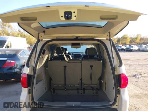 ✅ 2012 Volkswagen Routan SE • VIN: 2C4RVABG6CR393585 • Lot: 43661124. Listed on IAAI with 121,380 mi. Free auction sales archive from the USA and detailed vehicle history report at DreamBid. Image 12.