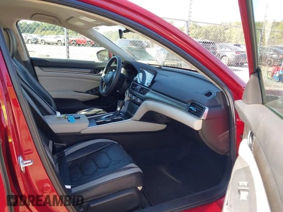 ✅ 2021 Honda Accord LX • VIN: 1HGCV1F13MA124947 • Lot: 43249779. Wystawiony na IAAI z przebiegiem 41 451 mil. Bezpłatny archiwum sprzedaży aukcyjnych z USA i szczegółowy raport historii pojazdu na DreamBid. Zdjęcie 5.