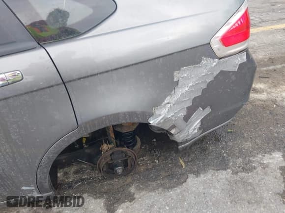 ✅ 2011 Ford Focus SE • VIN: 1FAHP3FN5BW131143 • Lot: 43623717. Wystawiony na IAAI z przebiegiem 308 961 mil. Bezpłatny archiwum sprzedaży aukcyjnych z USA i szczegółowy raport historii pojazdu na DreamBid. Zdjęcie 12.