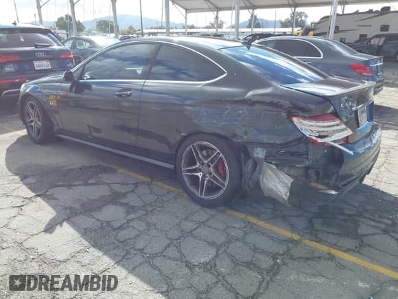 ✅ 2012 Mercedes-Benz C 63 AMG • VIN: WDDGJ7HB2CF731126 • Lot: 43455538. Wystawiony na IAAI z przebiegiem 88 707 mil. Bezpłatny archiwum sprzedaży aukcyjnych z USA i szczegółowy raport historii pojazdu na DreamBid. Zdjęcie 3.