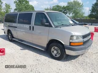 ✅ 2007 Chevrolet Express Passenger • VIN: 1GAHG39U571194706 • Lot: 42641454. Wystawiony na IAAI z przebiegiem 83 394 mil. Bezpłatny archiwum sprzedaży aukcyjnych z USA i szczegółowy raport historii pojazdu na DreamBid. Zdjęcie 1.