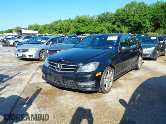 ✅ 2014 Mercedes-Benz C 250 Sport • VIN: WDDGF4HB1EA958114 • Lot: 42101249. Wystawiony na IAAI z przebiegiem 85 100 mil. Bezpłatny archiwum sprzedaży aukcyjnych z USA i szczegółowy raport historii pojazdu na DreamBid. Zdjęcie 2.