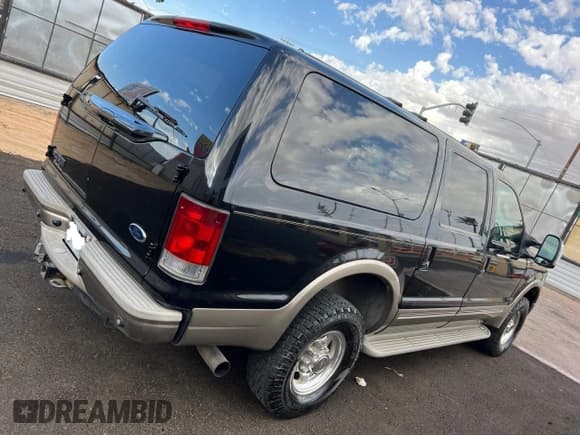 ✅ 2005 Ford Excursion Eddie Bauer • VIN: 1FMSU45P85EA05897 • Lot: 81699935. Wystawiony na Copart z przebiegiem 128 092 mil. Bezpłatny archiwum sprzedaży aukcyjnych z USA i szczegółowy raport historii pojazdu na DreamBid. Zdjęcie 4.
