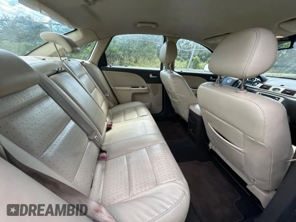 ✅ 2008 Mercury Sable • VIN: 1MEHM40W88G622317 • Лот: 86323345. Опубликован ранее на Copart с пробегом 198 935 миль. Бесплатный доступ к архиву аукционных продаж из США и подробный отчёт об истории автомобиля на DreamBid. Изображение 6.