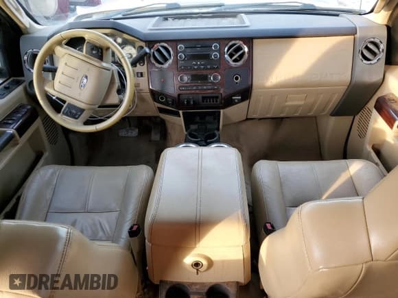 ✅ 2010 Ford F-250 XL • VIN: 1FTSW2AR6AEB29946 • Lot: 87814165. Wystawiony na Copart z przebiegiem 255 603 mil. Bezpłatny archiwum sprzedaży aukcyjnych z USA i szczegółowy raport historii pojazdu na DreamBid. Zdjęcie 8.