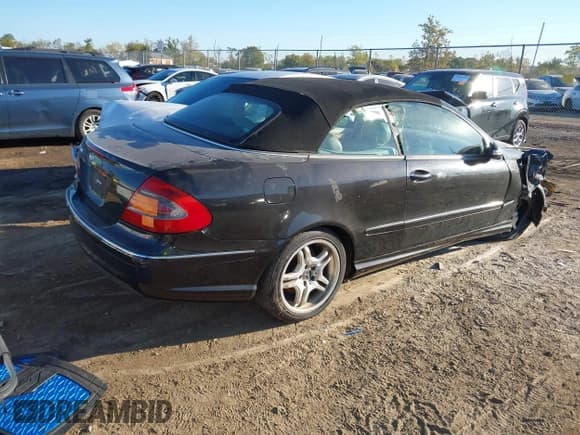 ✅ 2004 Mercedes-Benz CLK 500 • VIN: WDBTK75GX4T011709 • Lot: 43463687. Wystawiony na IAAI z przebiegiem 160 343 mil. Bezpłatny archiwum sprzedaży aukcyjnych z USA i szczegółowy raport historii pojazdu na DreamBid. Zdjęcie 4.