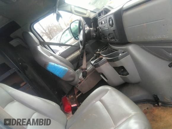 ✅ 2011 Ford Econoline Cargo Commercial • VIN: 1FTSE3EL2BDB29920 • Lot: 41846856. Wystawiony na IAAI z przebiegiem 295 174 mil. Bezpłatny archiwum sprzedaży aukcyjnych z USA i szczegółowy raport historii pojazdu na DreamBid. Zdjęcie 5.