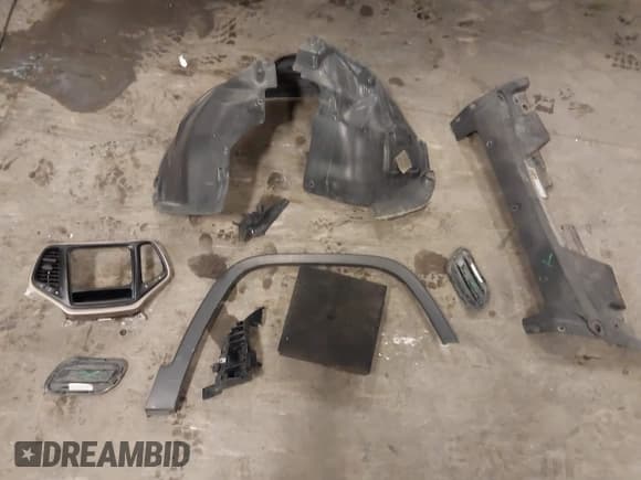 ✅ 2016 Jeep Cherokee Sport • VIN: 1C4PJLAB7GW212267 • Lot: 43614125. Listed on IAAI with 114,058 mi. Free auction sales archive from the USA and detailed vehicle history report at DreamBid. Image 19.