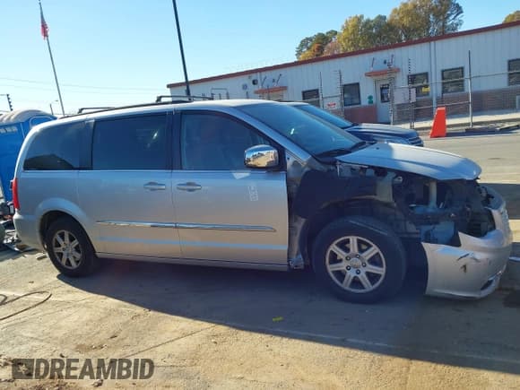 ✅ 2012 Chrysler Town & Country Touring L • VIN: 2C4RC1CG2CR150599 • Лот: 43664116. Опубликован ранее на IAAI с пробегом 219 526 миль. Бесплатный доступ к архиву аукционных продаж из США и подробный отчёт об истории автомобиля на DreamBid. Изображение 14.