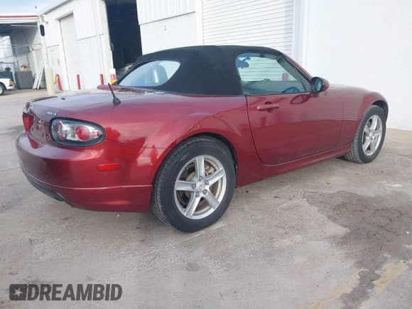✅ 2006 Mazda MX-5 Miata Touring • VIN: JM1NC25F360120356 • Lot: 41412186. Wystawiony na IAAI z przebiegiem 171 483 mil. Bezpłatny archiwum sprzedaży aukcyjnych z USA i szczegółowy raport historii pojazdu na DreamBid. Zdjęcie 4.