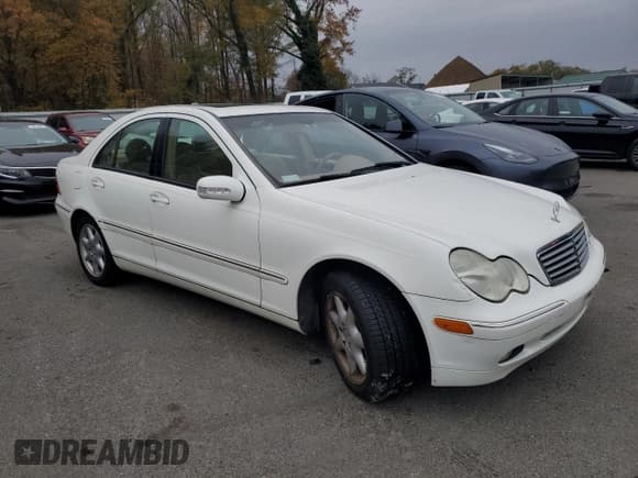 ✅ 2004 Mercedes-Benz C 320 • VIN: WDBRF84J04F545768 • Lot: 90225585. Wystawiony na Copart z przebiegiem 73 470 mil. Bezpłatny archiwum sprzedaży aukcyjnych z USA i szczegółowy raport historii pojazdu na DreamBid. Zdjęcie 4.