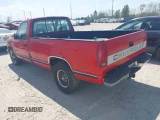1994 Chevrolet Silverado 2500 z VIN 1GCFC24KXRE116072, wystawiony jako IAAI lot #42109439 z przebiegiem 212 142 mil mil oraz . Historia ofert i sprzedaży dostępna na DreamBid. Obrazek 3.