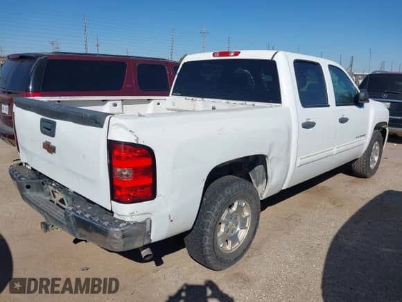 2011 Chevrolet Silverado 1500 LT z VIN 3GCPKSE3XBG363458, wystawiony jako IAAI lot #43402485 z przebiegiem 312 273 mil mil oraz . Historia ofert i sprzedaży dostępna na DreamBid. Obrazek 4.